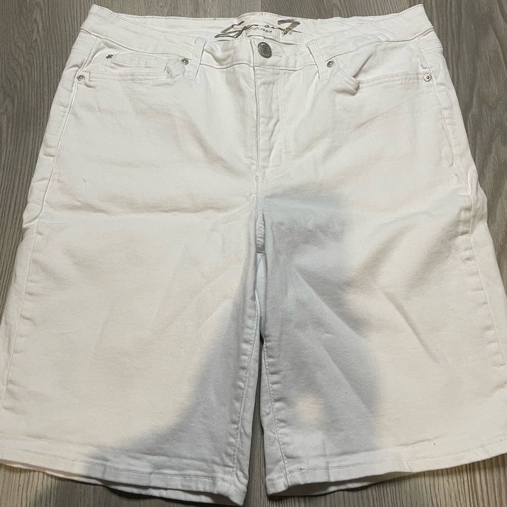 Seven7 Women's Crisp White Bermudas